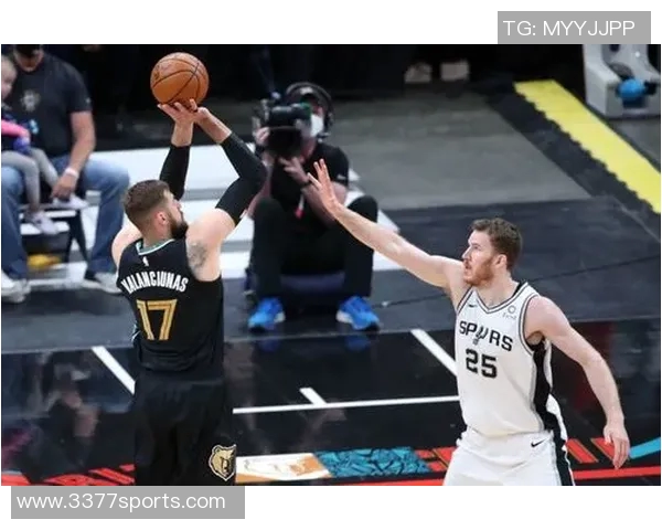 穆雷称赞瓦兰实力被低估认为其篮下表现稳定对抗能力强大